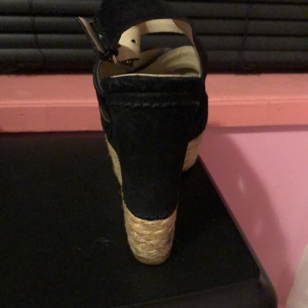 MK Sandals - Picture 3 of 4